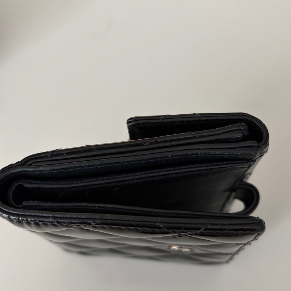 CHANEL Black Quilted Patent Leather Compact Wallet with Gold CC - Picture 12 of 15